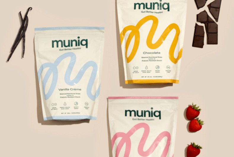 Muniq shake bags in 3 different flavors with fruits and chocolate and vanilla