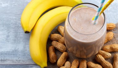 An image of a shake, peanuts and bananas