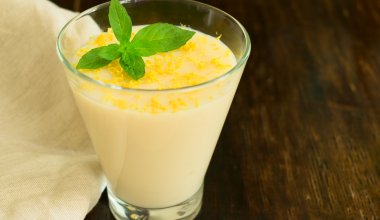 A vanilla shake with lemon zest and mint